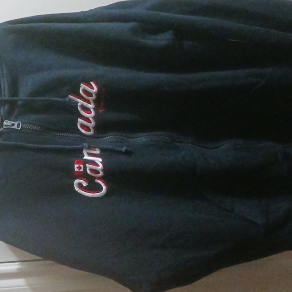 Northern lifestyles Black Hoodie. Canada. - Picture 2 of 5